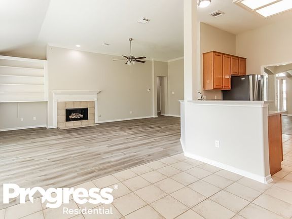 3rd image of 225 Rustic Oaks Dr