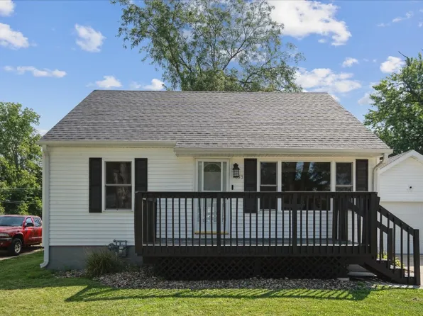 1653 9th St NW, Cedar Rapids, IA 52405