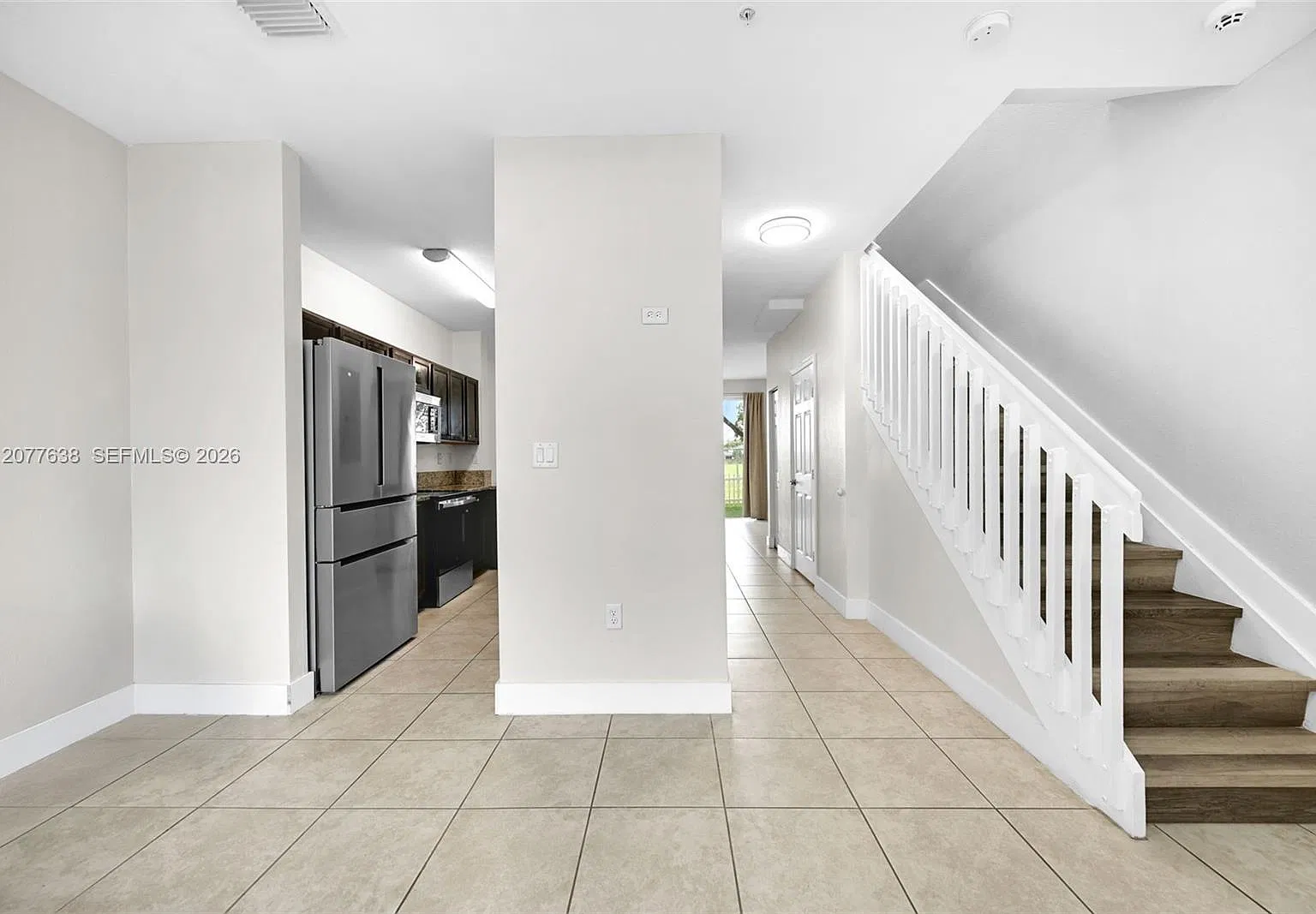 2 bed, 2.5 bath, 1290 sqft, $2,100 — Photo 3