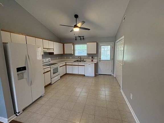 4th image of 4134 Bridge Ct #B