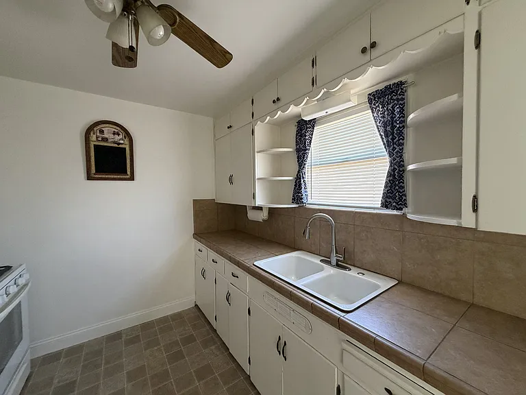901 Castaic Ave — Photo 4