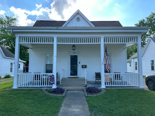 106 S Pine St, Villa Grove, IL 61956