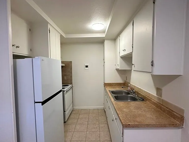 2544 Union St — Photo 3