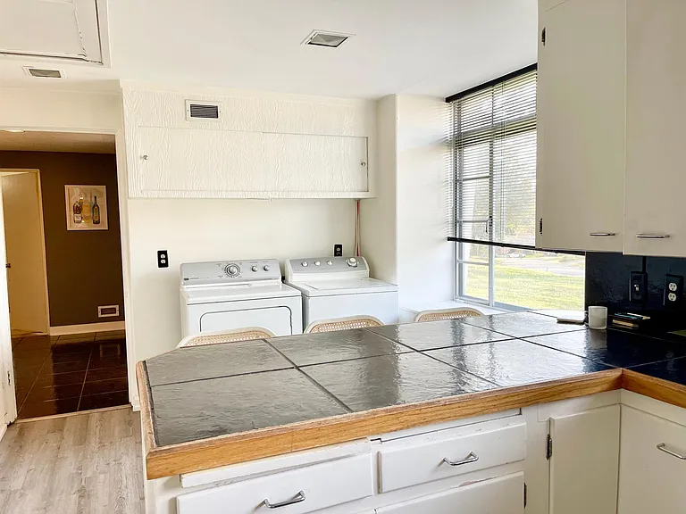 1 Virginia Ln — Photo 10