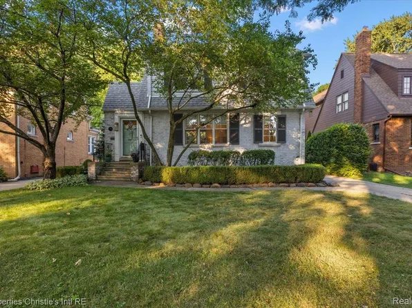 788 Rivard Blvd, Grosse Pointe, MI 48230