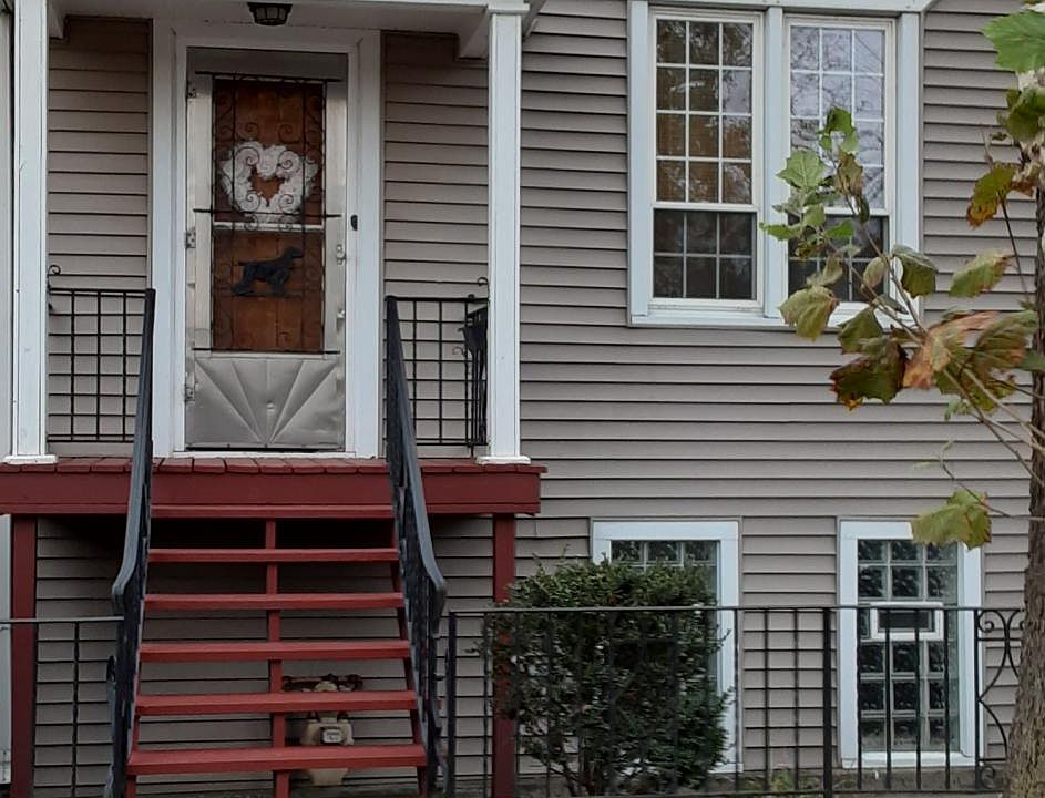 1st image of 2228 W Oakdale Ave #1