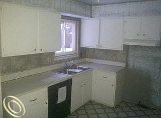 2nd image of 6037 N Globe St