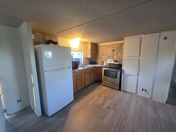 2nd image of 148 Spruce Ln #22
