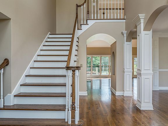 5th image of 1009 Shadow Brook Dr
