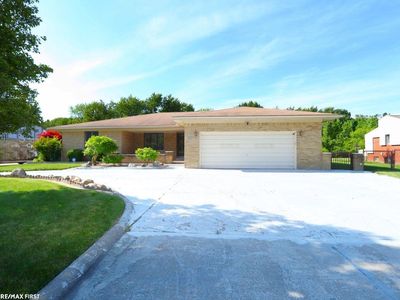 19569 Dixie Dr, Clinton Township, MI, 48035