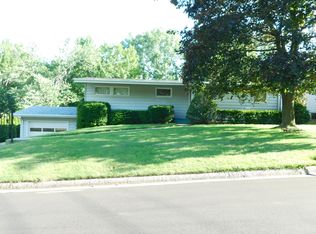 1106 Robin Rd, Muscatine, IA 52761