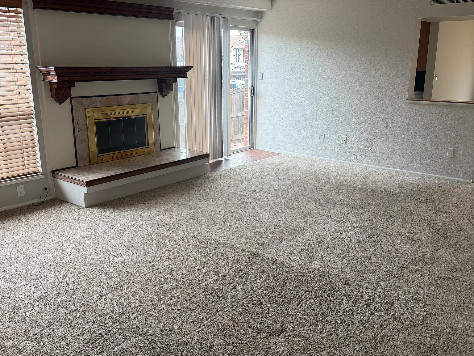 3 bed, 2.5 bath, 1677 sqft, $2,200 — Photo 2