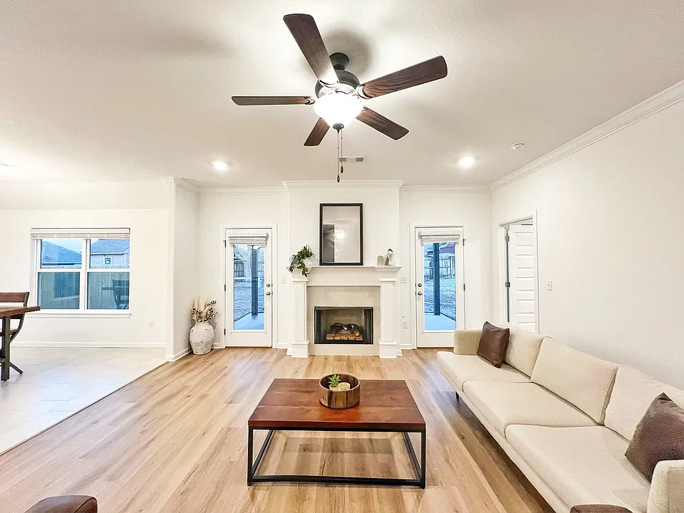 310 W Tyler Rd