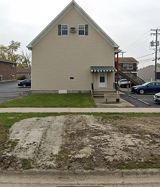 825 E Broadway St — Photo 4