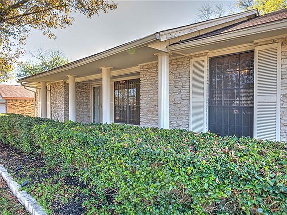 5th image of 1013 Weeping Willow Dr