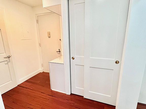 5th image of 19-80 Starr Street #1D