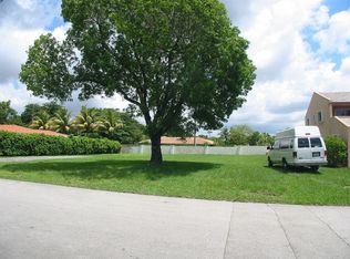 5900 SW 56th Ter, South Miami, FL 33143