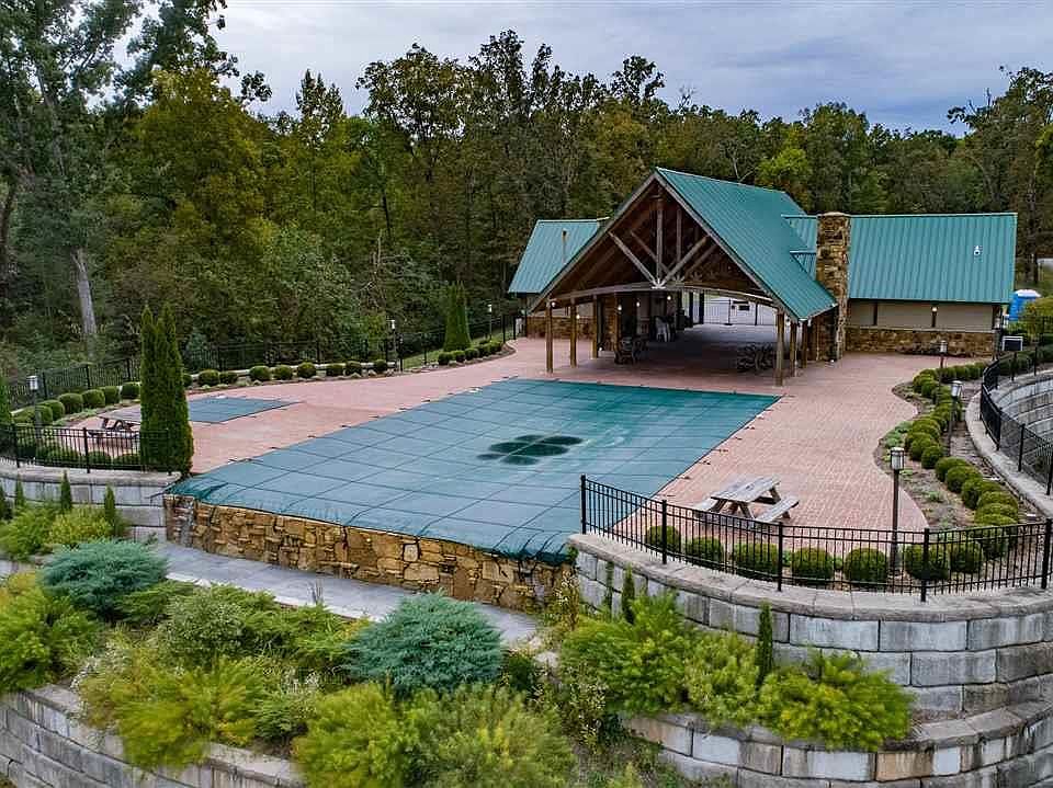 1st image of 52 Hill Dr