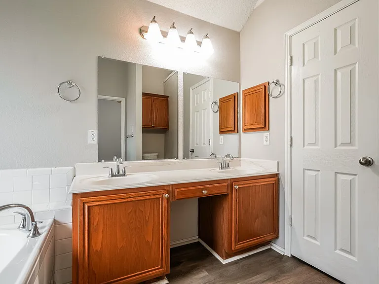 926 Pheasant Dr — Photo 12