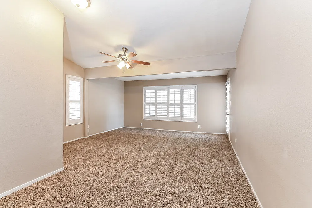 3 bed, 2.0 bath, 1421 sqft, $2,055 — Photo 3