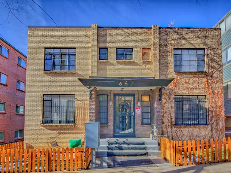 661 N Pearl St — Photo 16