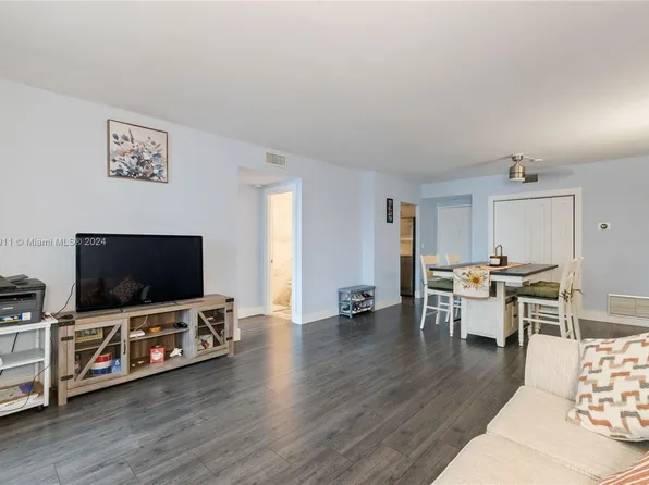 4200 Hillcrest Dr APT 208, Hollywood, FL 33021