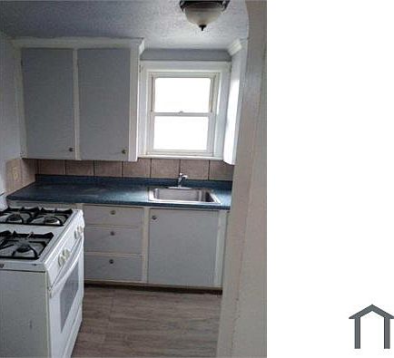3rd image of 118 Carnegie Ave #B