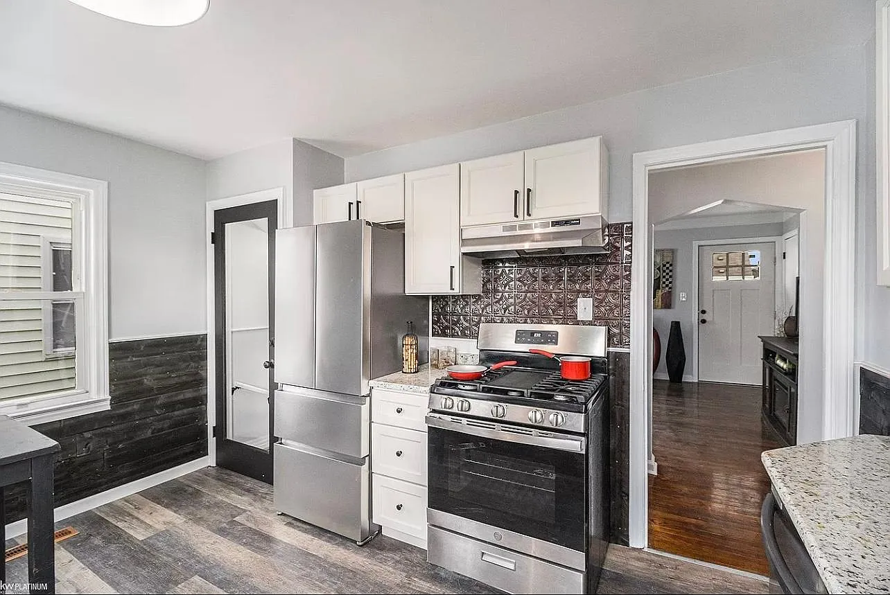 4 bed, 1.0 bath, 1074 sqft, $771 — Photo 4