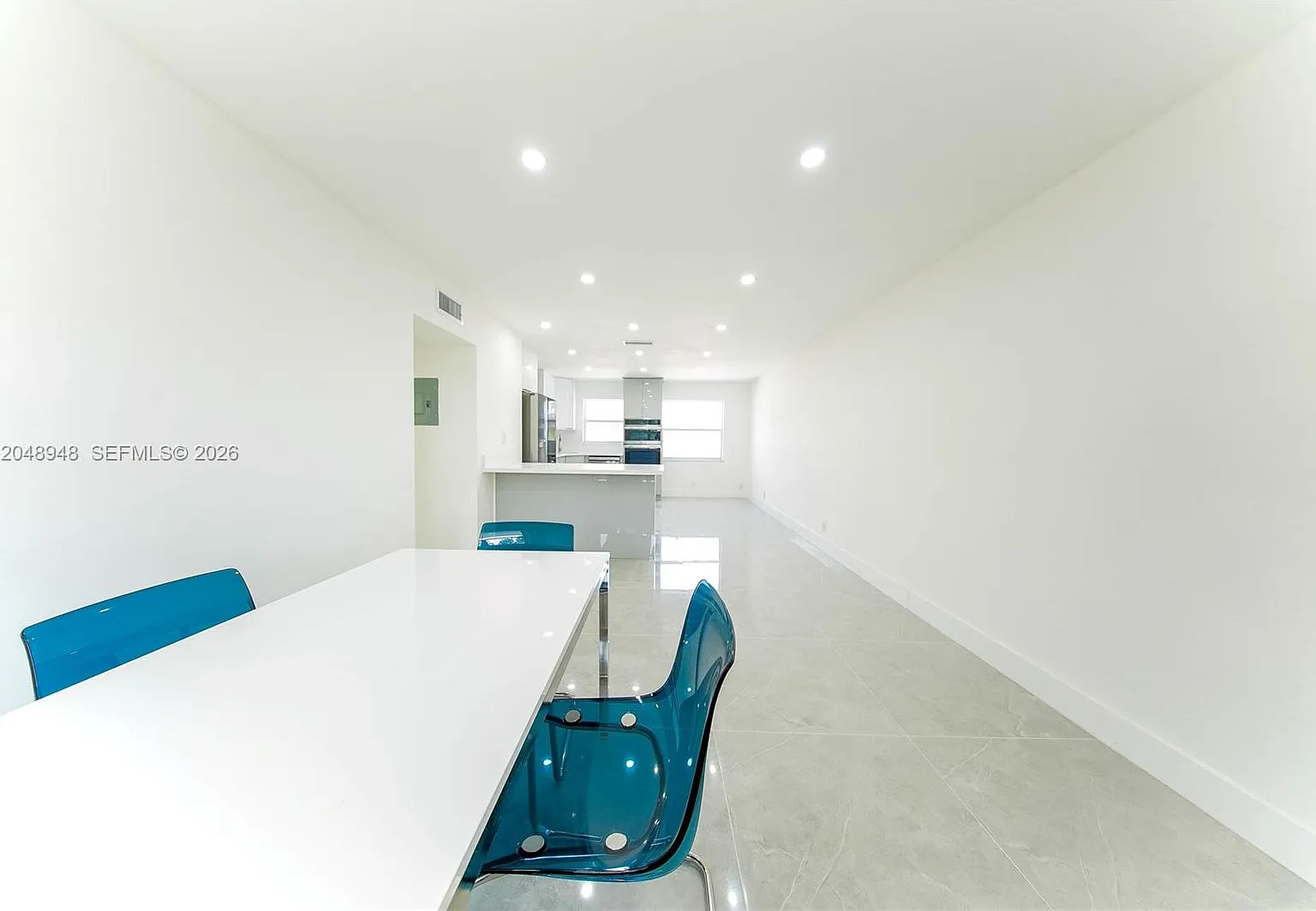 Pell Manor Condominium 3 — Photo 3