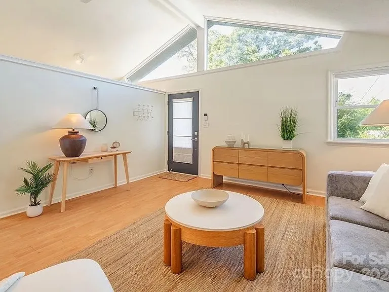 32 Winthrop Rd — Photo 17
