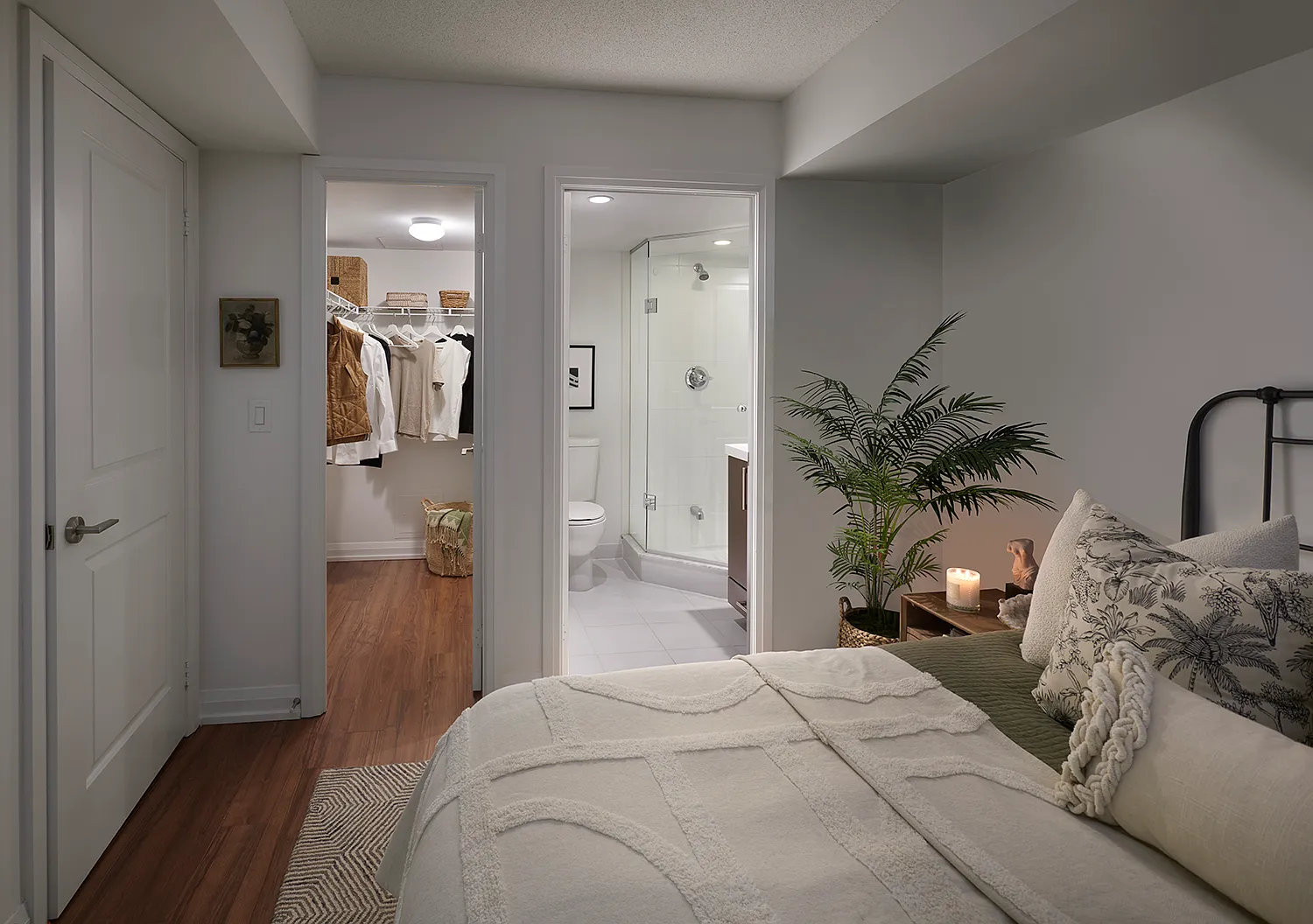 304 Roehampton Ave #608 photo 1