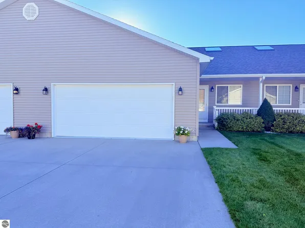 2816 Meadowwood St, Mount Pleasant, MI 48858