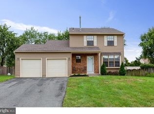 23 Berwick Ln, Sicklerville, NJ 08081