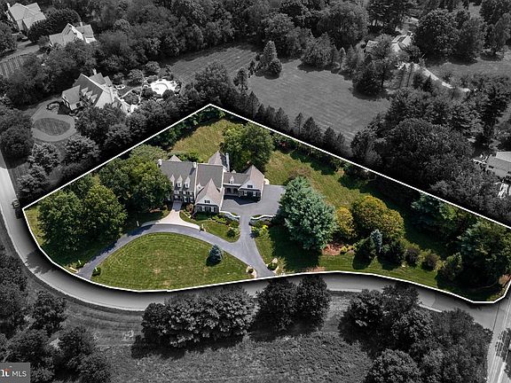 3rd image of 100 Woodale Dr