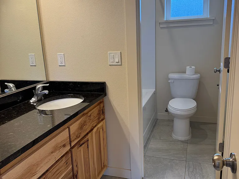 645 Wilson Ave — Photo 7