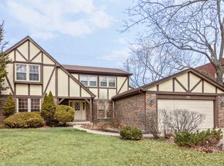 740 W Whitegate Ct, Mount Prospect, IL 60056