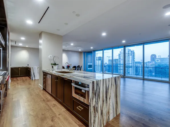 3130 N Harwood St #2401, Dallas, TX 75201