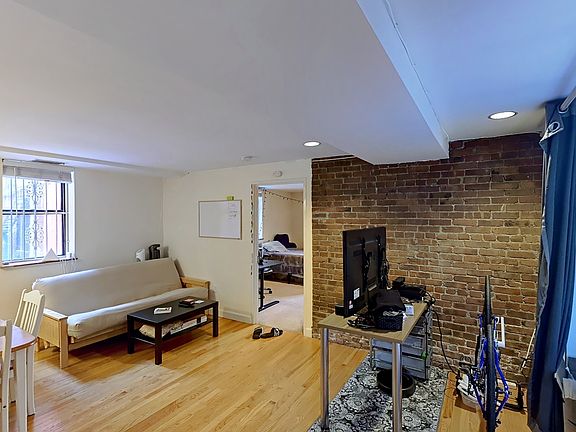 3rd image of 111 Gainsborough St Unit 5