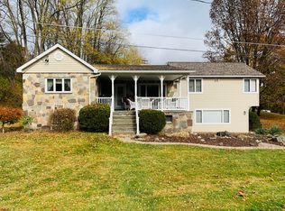 347 Woods Dr, Dalton, PA 18414
