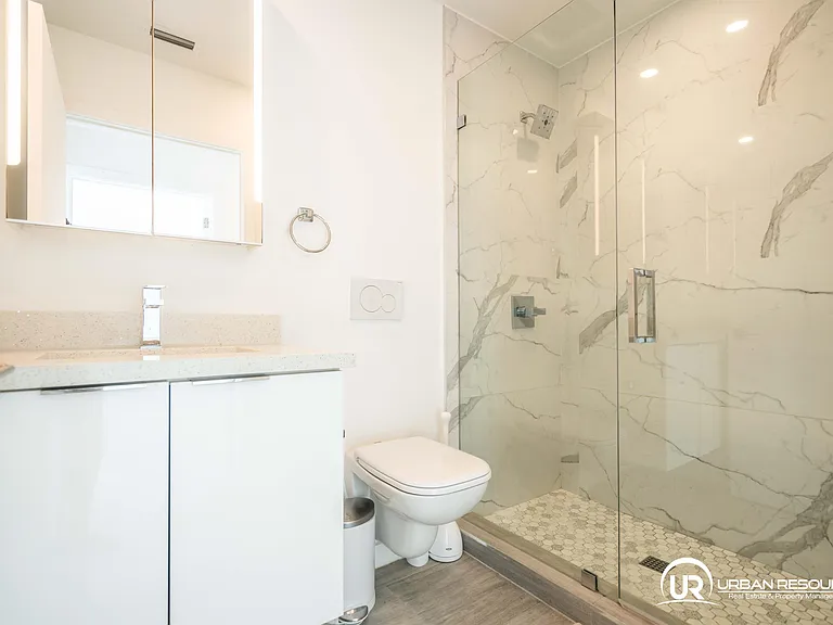 8425 Crespi Blvd #304 — Photo 39