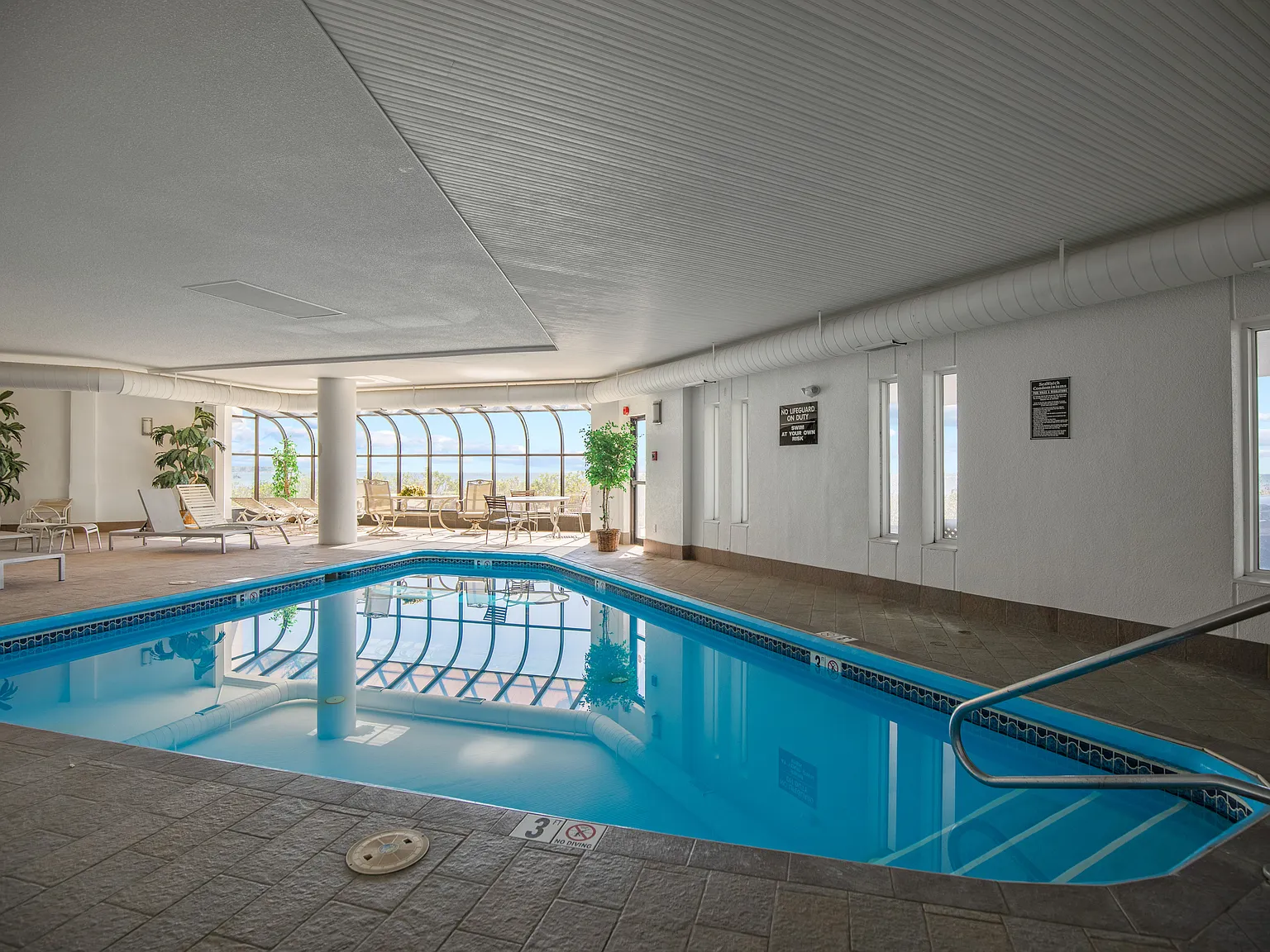 1 bed, 1.5 bath, 843 sqft, $1,700 — Photo 2