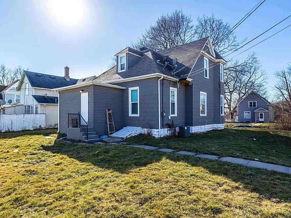 3rd image of 1221 Brown St