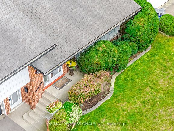 5th image of 9 Humber Ridge Dr