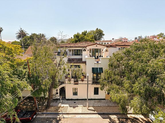 3rd image of 929 Laguna St Unit B