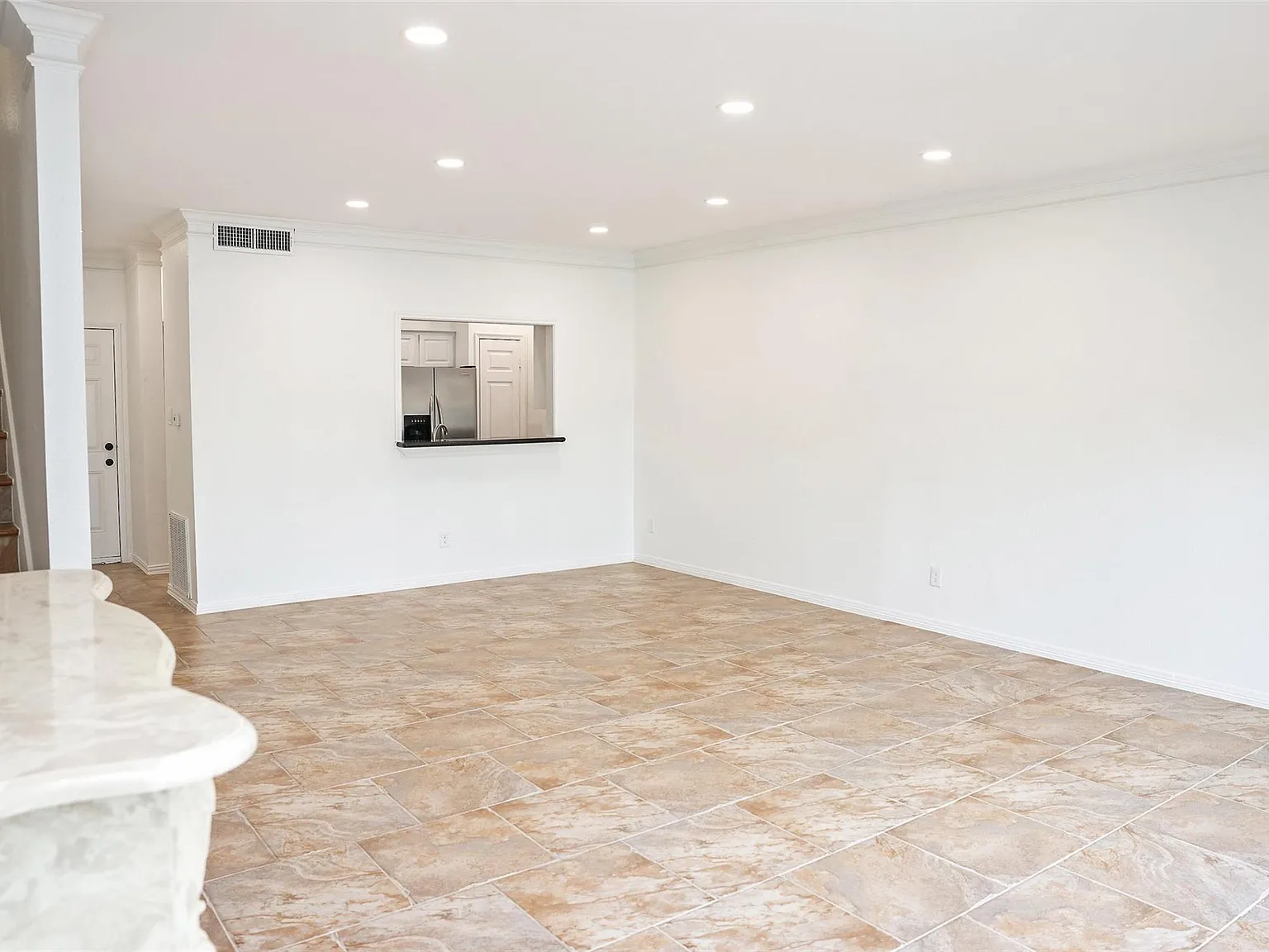 2 bed, 2.5 bath, 1740 sqft, $2,100 — Photo 3