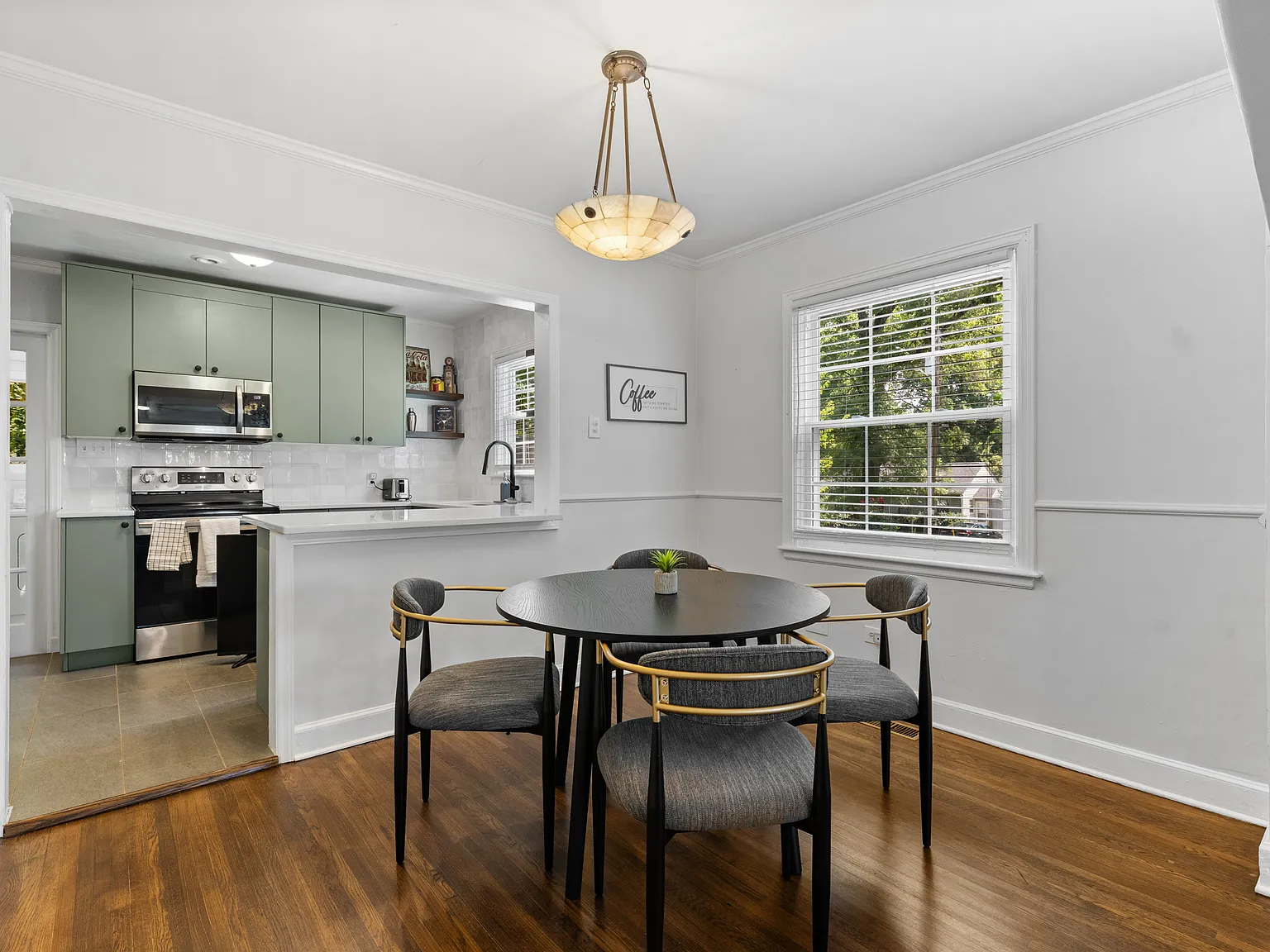 542 Ambassador St — Photo 4