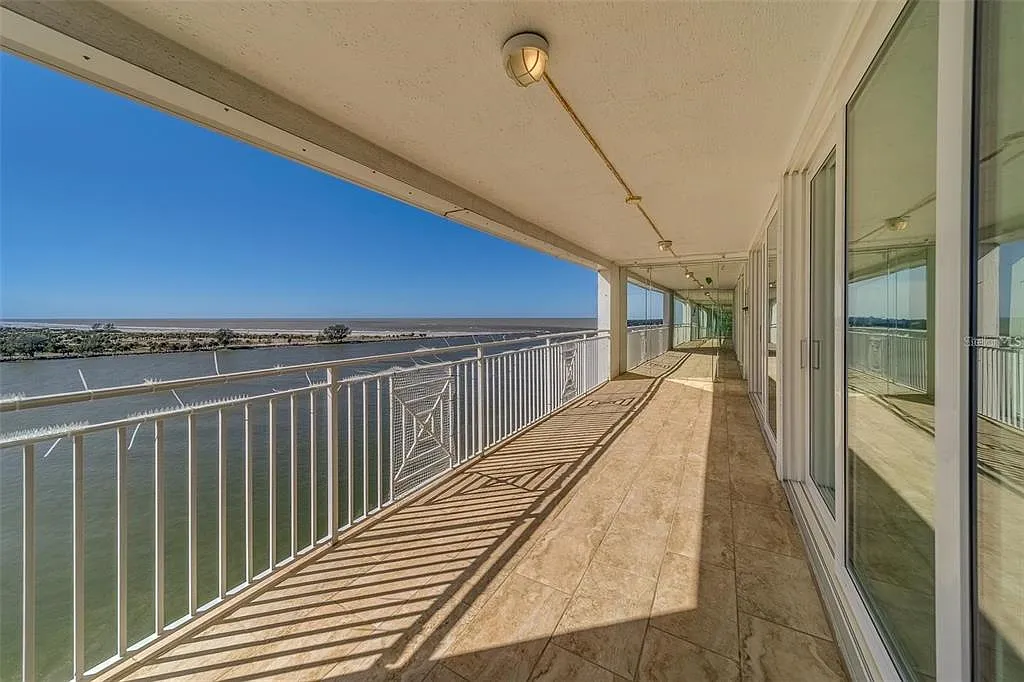 4 bed, 3.0 bath, 3167 sqft, $6,500 — Photo 3