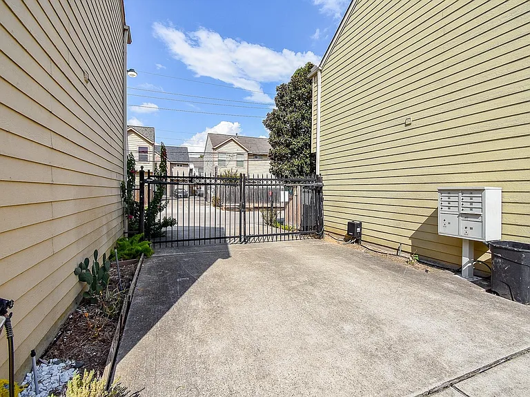2202 Naomi St #3 — Photo 41
