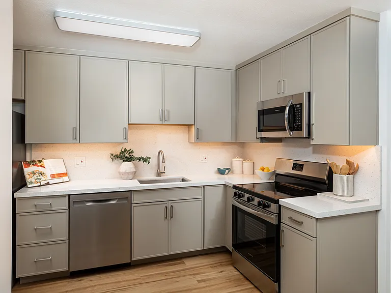 Solano Apartments — Photo 1