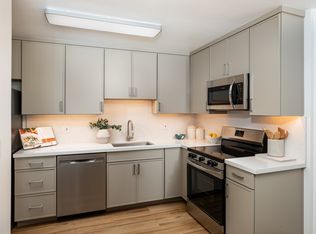 1050 Crestview Dr #216, Mountain View, CA 94040